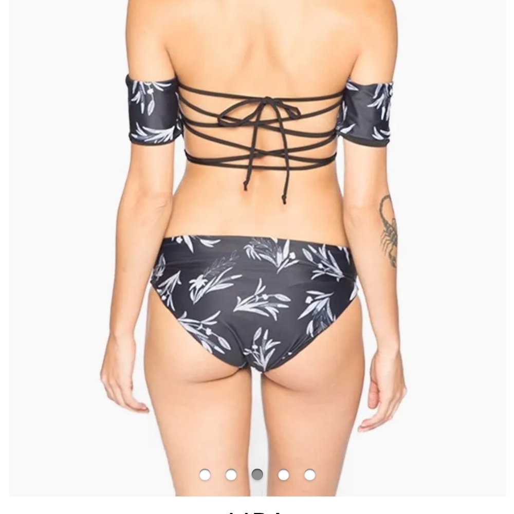 NWT-Lira Bikini bottoms Reversible Floral SZ S